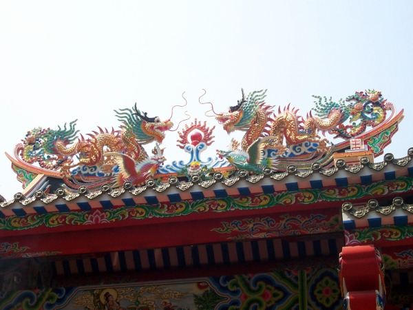Dragons on the roof of the Thien Fa Foundation