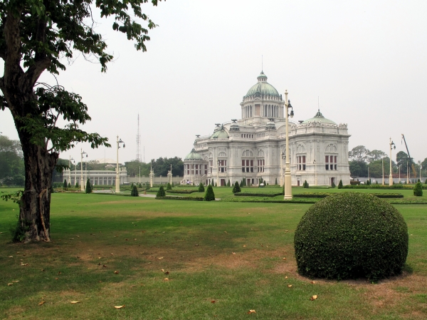 Abhisek Dusit throne hall