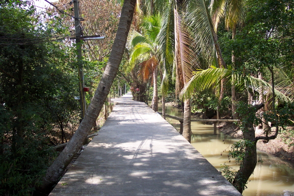 The elevated concrete walkway that circles most of the island