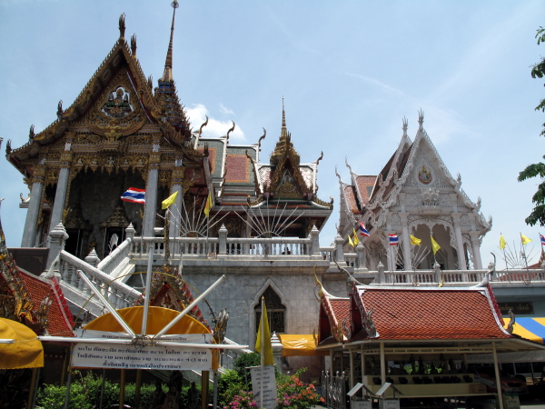 The main chapels of Wat Hua Lampong