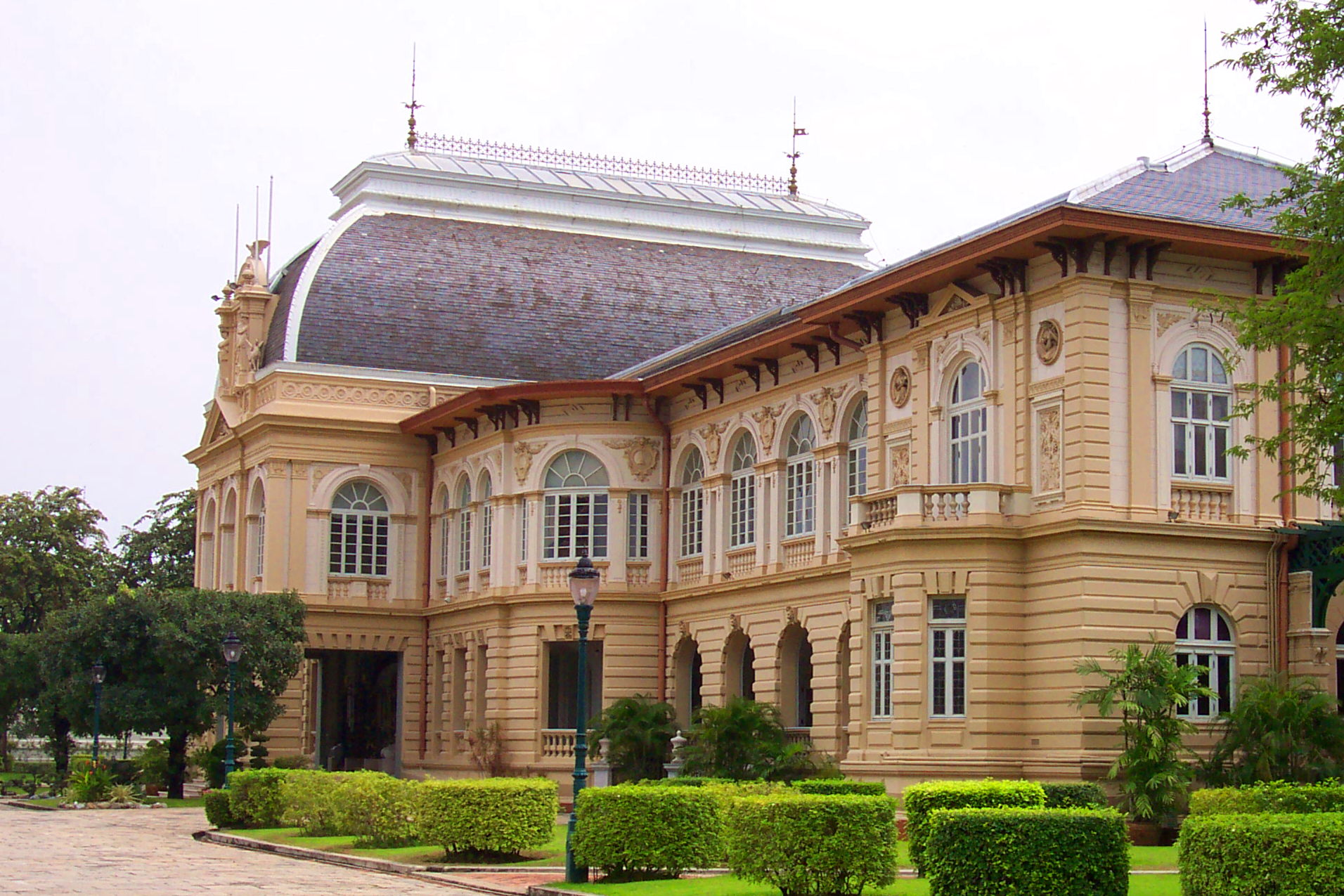 Borom Phiman Mansion