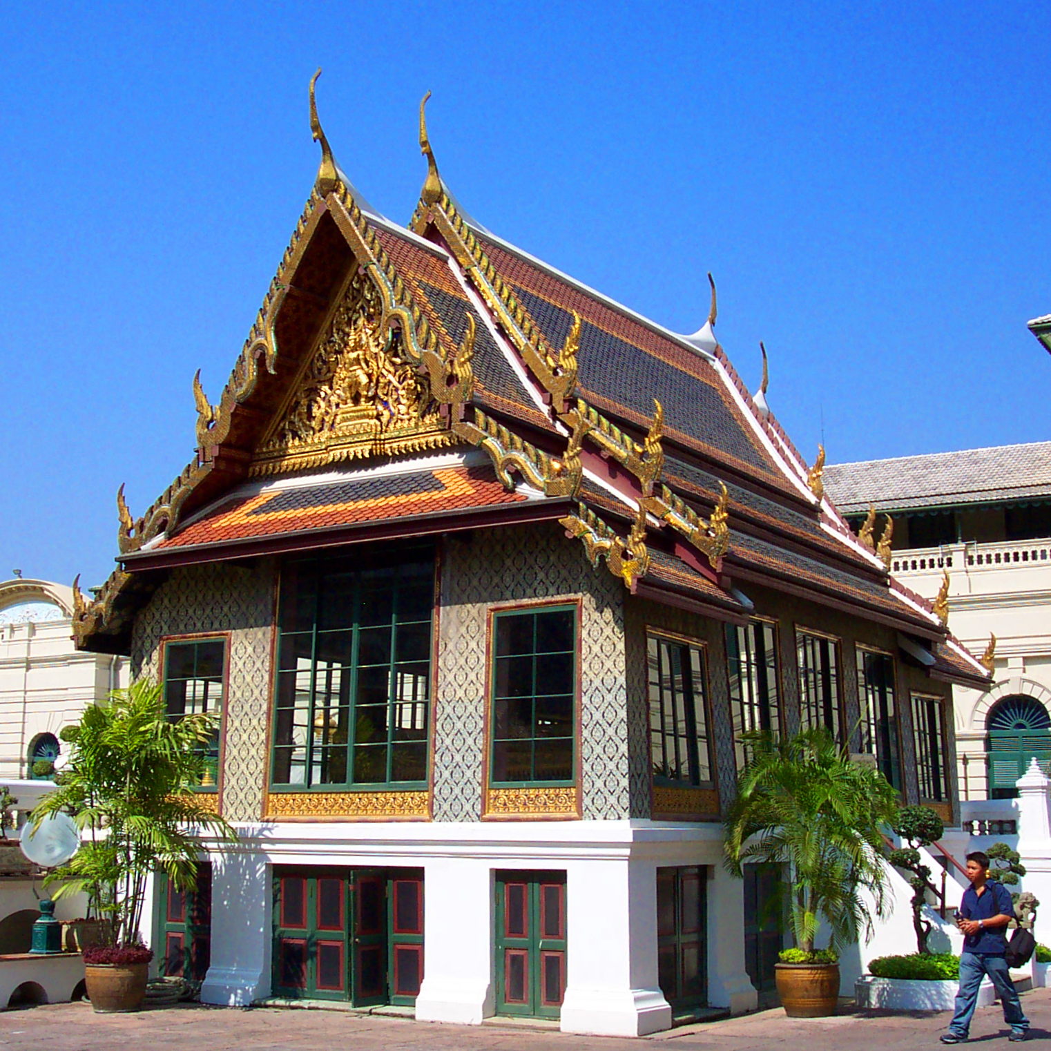 The Dusidaphirom Pavilion from inside the palace walls